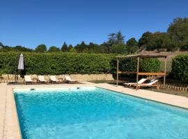 Gite authentique en Provence Luberon - Grande piscine，位于福卡尔基耶的酒店