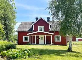 Farmhouse Retreat Near Lakes and Coast