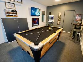 Poconos Oasis with Game Room，位于Pocono Summit的酒店