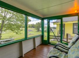 Honesdale Cabin on 110-Acre Farm Pets Welcome!，位于Honesdale的酒店