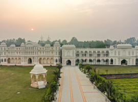 kairvi fort resort，位于莫拉达巴德的酒店