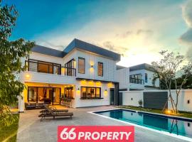 Luxury Villa in Green Community - 10min to Airport & Old City，位于清迈的酒店