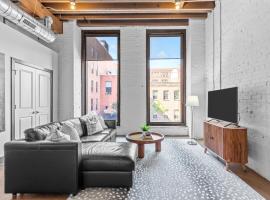 Stylish Riverfront Loft- Gym - Walk to Arch, Casino, Conventions，位于圣路易斯的酒店