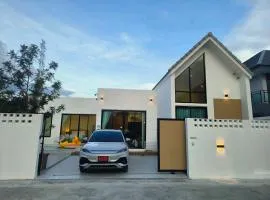 Holiday Pool Villa Bangsean Chonburi - 3 Bedrooms Villas up to 10 people