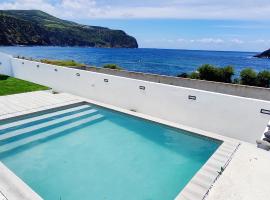 Azure Sunset，位于蓬塔德尔加达的酒店