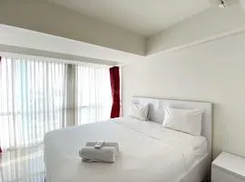 Comfort Stay and Homey 2BR Apartment at H Residence By Travelio