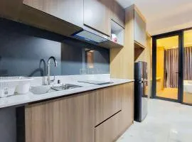 Fancy and Comfortable 1BR The Smith Alam Sutera Apartment By Travelio