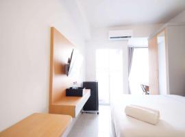 Tidy and Cozy Stay Studio Apartment at Suncity Residence By Travelio，位于诗都阿佐的酒店