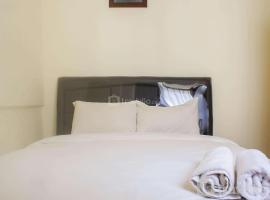 Luxury 2BR at Meikarta Apartment By Travelio，位于芝卡朗的酒店