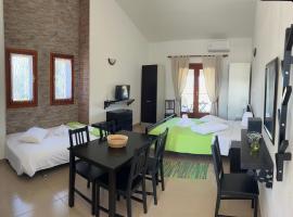 Liani Ammos，位于阿莫利亚尼岛的带停车场的酒店