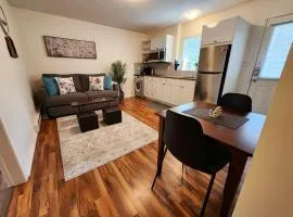 Adorable 1- Bedroom Suite in Langford