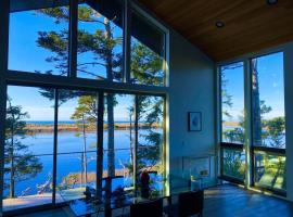 Osprey House Hemlock Suite Ocean & Lake Views，位于奥福德港的酒店