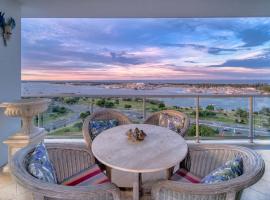 Stunning view close to everything，位于黄金海岸的带按摩浴缸的酒店