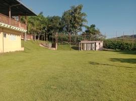 Pousada Vale Verde - Campo de Futebol- Piscina - Vista para Serra，位于卡皮托利乌的酒店