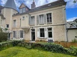 Maison historique au cœur de Nogent-le-Rotrou, 6 chambres, piscine chauffée, idéal pour familles et amis - FR-1-581-121