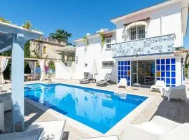 Amazing Home In Laura With Outdoor Swimming Pool