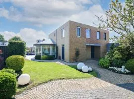 Cozy Home In Lemmer With Kitchen