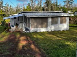 Offgrid Cabin in the Hawaiian Rainforest，位于帕霍阿的酒店