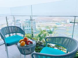 Khách sạn Flamingo Ibiza Hải Tiến View biển đẹp，位于清化的酒店