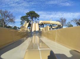 lesmobilhomesduferret - camping Les Viviers - mobil-homes de particuliers, funpass activités non inclus，位于雷日卡普费雷的酒店