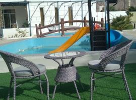 MY HOTEL AL YAQOOT 3 POOLS VILLA - Nizwa مزرعه الياقوت - نزوى 3 حمامات سباحه，位于尼兹瓦的度假屋