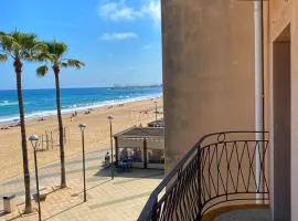 Torredembarra Beachfront apartment sleeps 5