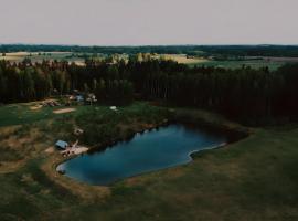 Glempings Dīķīši，位于Stākas的酒店