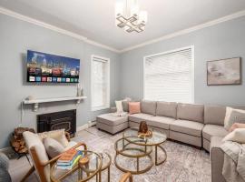 Fun upscale oasis w hot tub near OSU & Short North，位于哥伦布的酒店