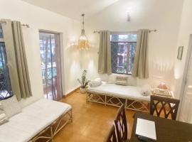 Beachside Apartment - Cozy By The Sea Candolim Goa，位于帕纳吉的酒店