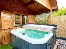 Cozy chalet with garden and jacuzzi near Amsterdam