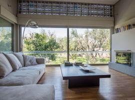Studio Rio Unique space with garden and garage，位于里奥的酒店
