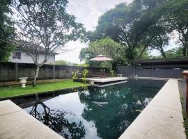 KL PJ Garden Pool Villa Karaoke，位于八打灵再也的酒店