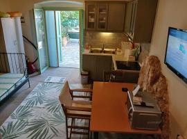 MELPO，位于Évyiros的酒店