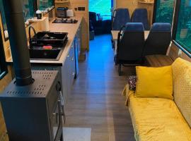 Woody Wood Bus，位于Vergeroux的酒店