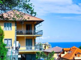 Vista mare tra gli ulivi，位于瓦拉泽的酒店