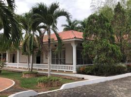 Finca Campestre Santana，位于阿卡西亚斯的酒店