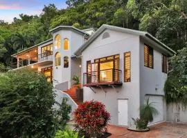 The Ferns Villa Serene Rainforest Retreat with Ocean Breezes