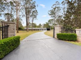 'Avondale' Luxe Country Retreat，位于Pitt Town的酒店