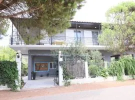 Captain's Spacious House Near The Beach - Happy Rentals