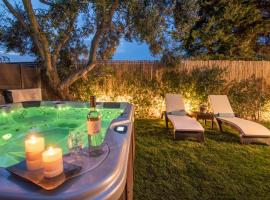 Olive Spa House，位于爱琴娜岛的带按摩浴缸的酒店