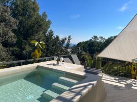 Stylish Home with Terrace and Private Pool, Maresme，位于卡夫里尔斯的酒店