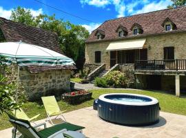 Superbe gîte à la campagne avec grand jardin et spa privé，位于Vernet-le-Bas的酒店