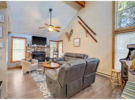 Camelback Private Home located behind Waterpark & Ski Lift，位于坦纳斯维尔的酒店