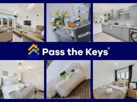 Pass the Keys Elegant 3-Bed House in Baguley - Close to the Airport- Perfect for Families & Groups