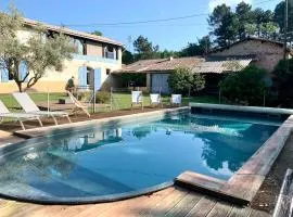 Evasion enchantée, maison au cœur de la forêt