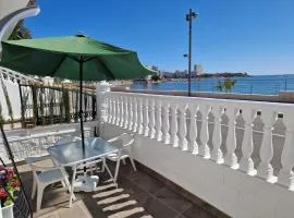 House totally refurbished in 2024, terrace in front of the sea, 1 min walk to the beach, aircon, wifi