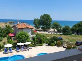 SEA WOLF Apartman Луксозен апартамент с панорамна гледка към морето климатик с нова напълно оборудвана кухня отделна баня с тоалетна гледка към басейна на 30 м от плажа Паркинг към хотела Навсякъде близо