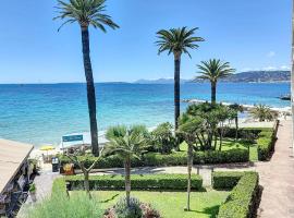 La plus belle vue sur mer &agrave; Juan les Pins，位于昂蒂布的酒店