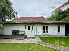 Villa in Kragerø with unique view, jacuzzi and boat space，位于克拉格勒的酒店