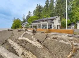 Beachfront Anderson Island Escape Rainier Views!